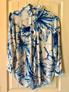 CALIA by Carrie Underwood Blue and White Tie-Dye Button-Down Shirt